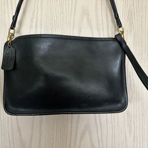 Coach black leather handbag excellent condition.